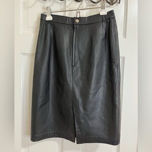 Vintage korean leather skirt from the 90s!